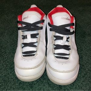 Kids Jordan’s size 2Y
